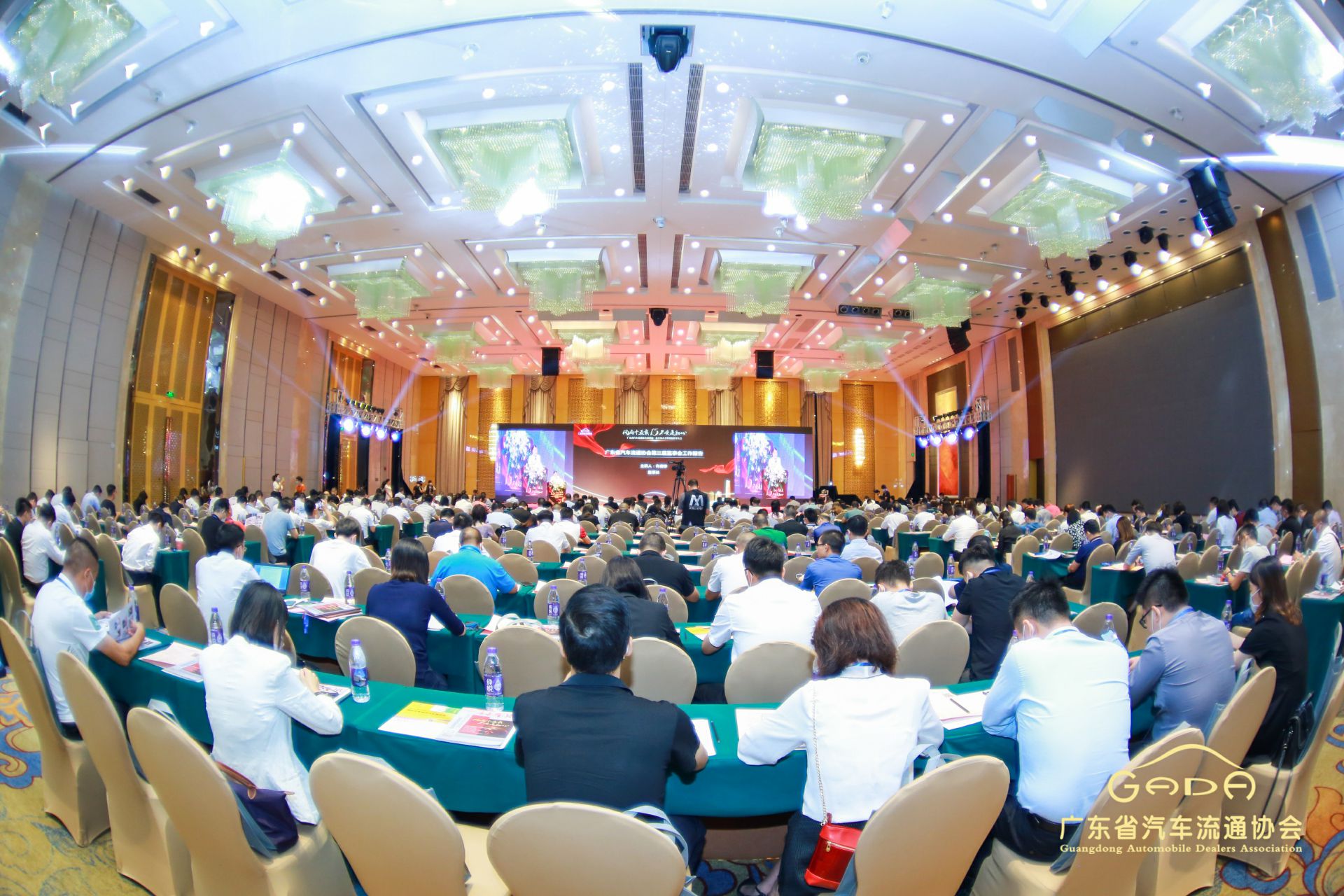 喜报丨开云手机站入口-KaiYun链接(中国)“包揽”省汽车流通行业颁奖礼53项大奖(图1)